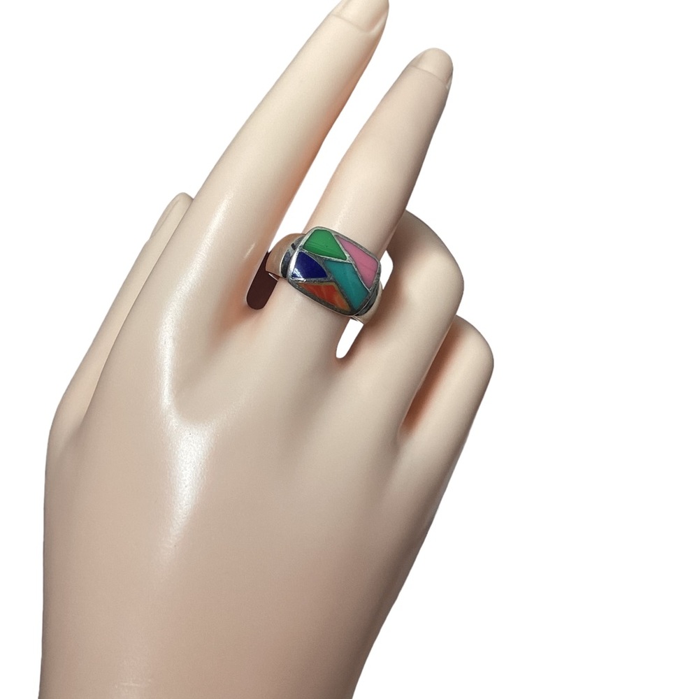 Vintage Women’s Sterling Silver ring with multi color stone inlay. Size 9